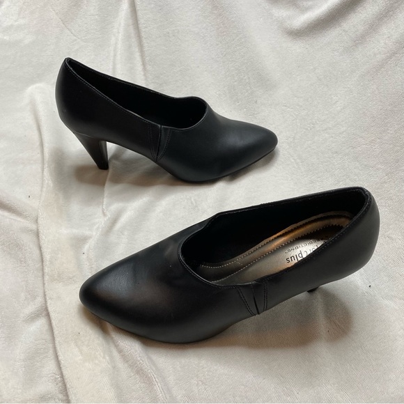 Comfort Plus by Predictions Black Heeled Booties - Picture 2 of 8